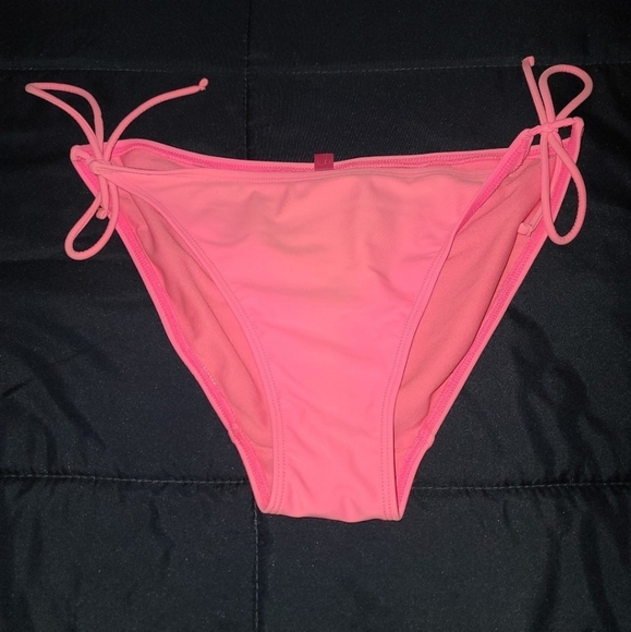 Pink bikini - Picture 2 of 3